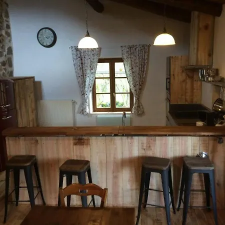 度假居 Maison Pittoresque A Arlempdes Avec Cheminee Et Terrasse - Fr-1-582-114